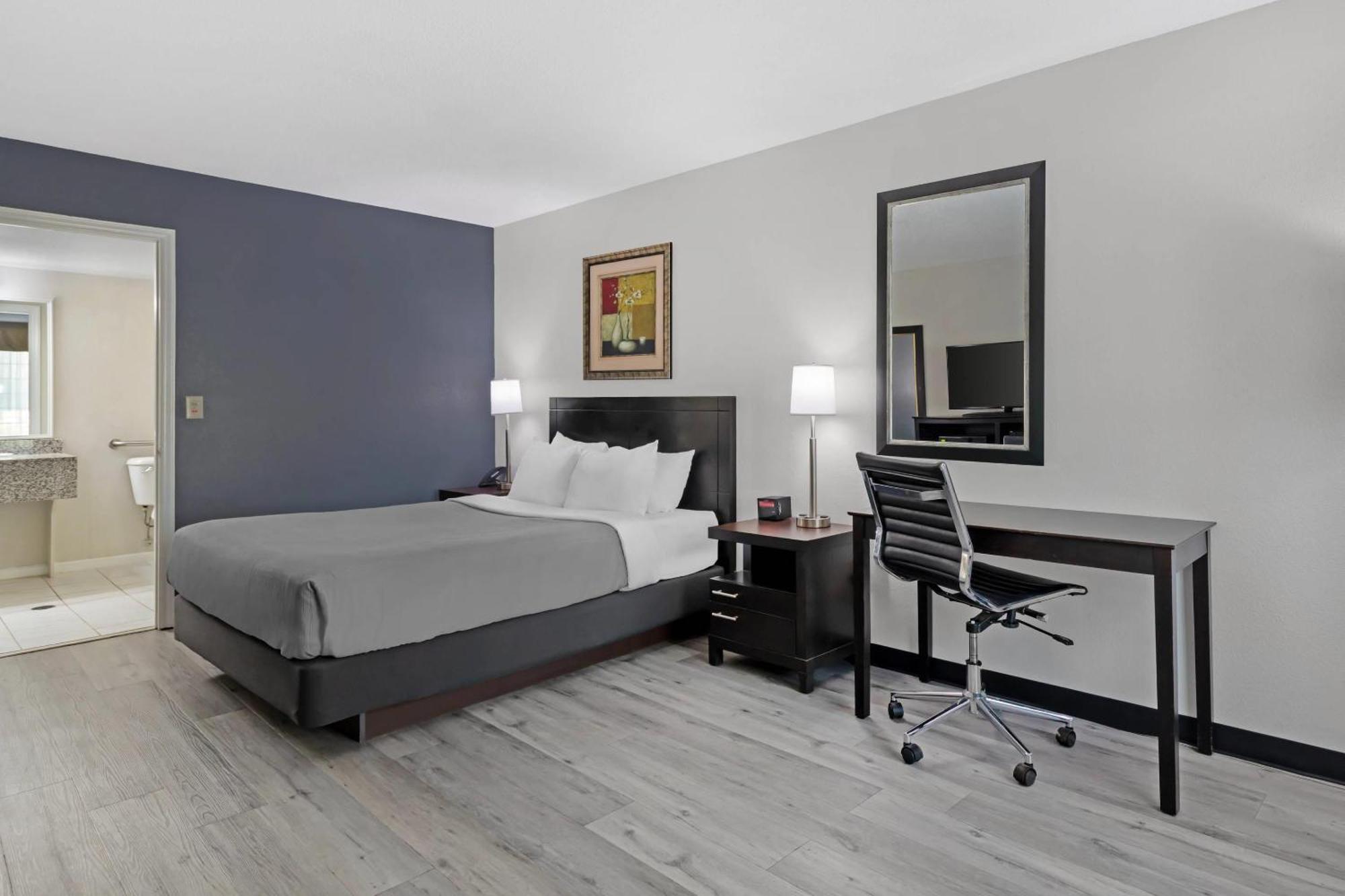 Quality Inn 2*